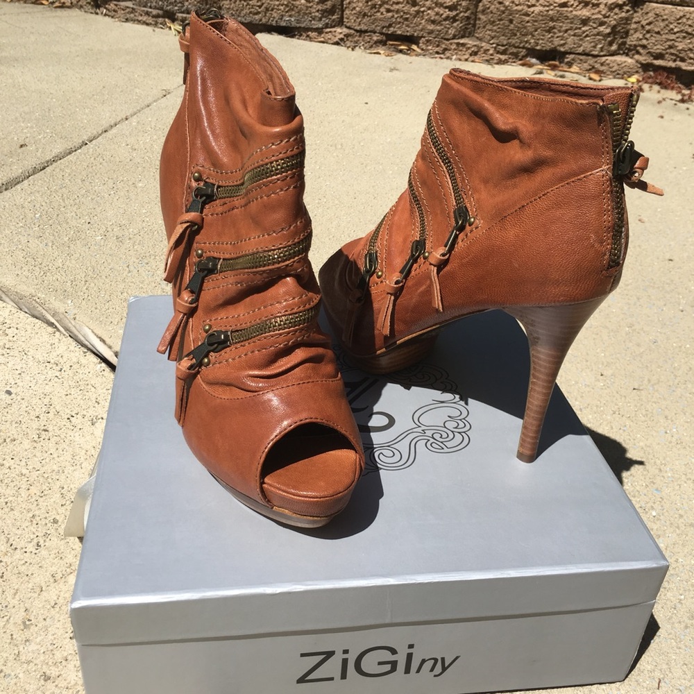 NWB new in box! ZiGiny bootie style heels, brown