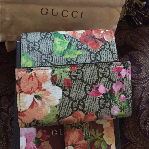 ⭕️SOLD ⭕️Ⓜ️GUCCI bnwt walletmonogram wt blooms - Picture 7 of 8