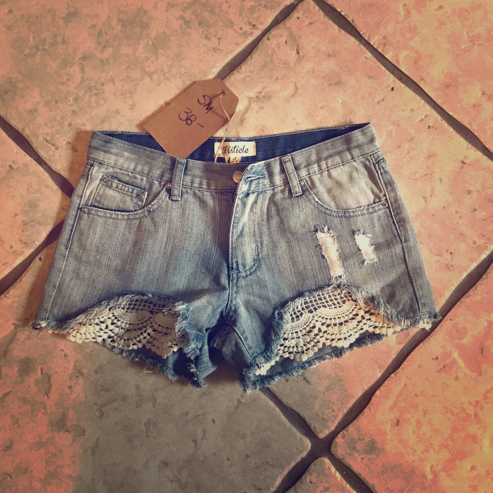 Like New Distressed Denim & Lace Denim Shorts - Sz S