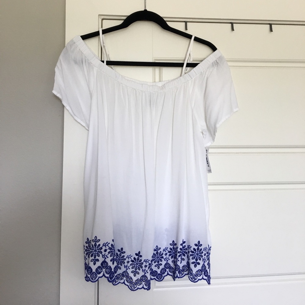 Old Navy OTS top with blue trim NWT