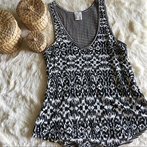 🌙Ella Moss Black & White Pattered Tank🌙