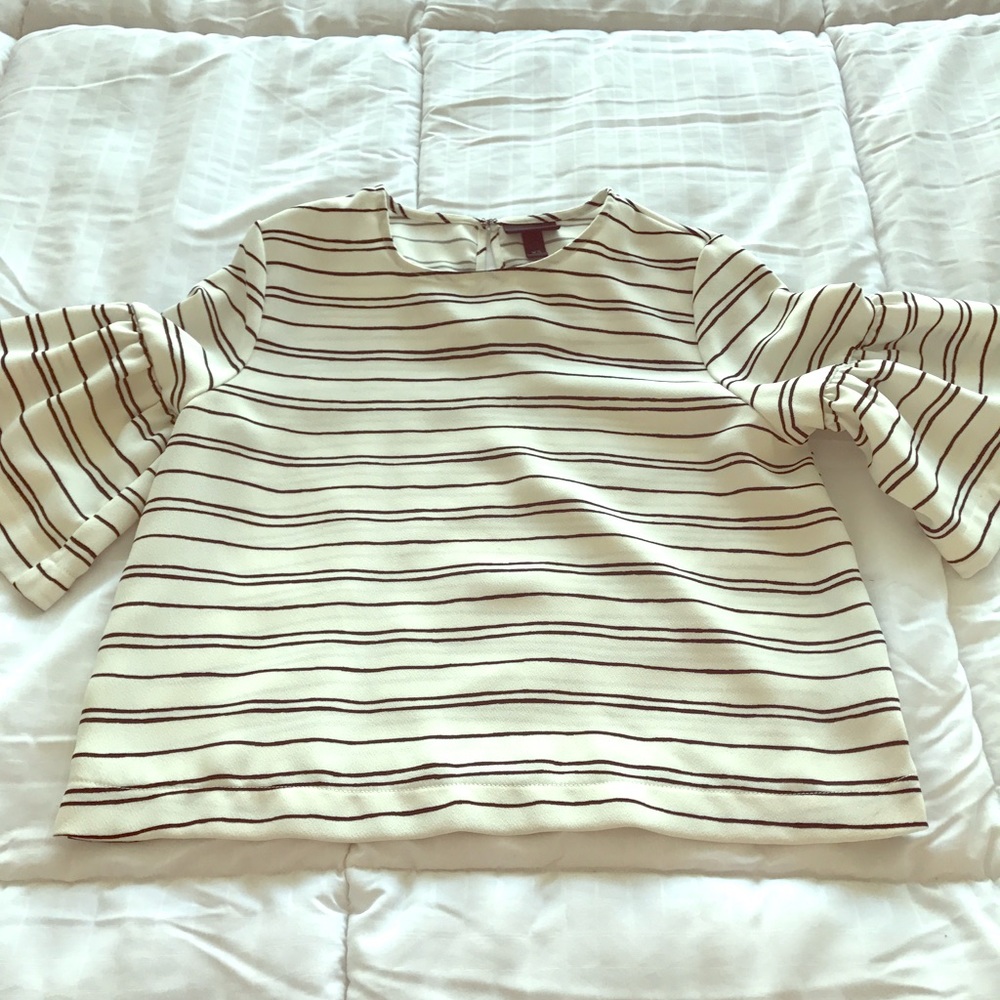 Dress shirt. Wide arms.