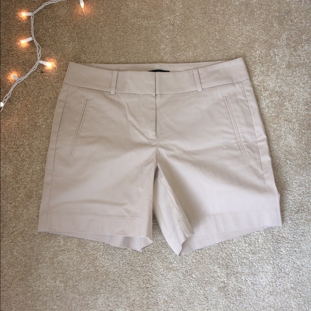 ANN TAYLOR Metro Short NWOT