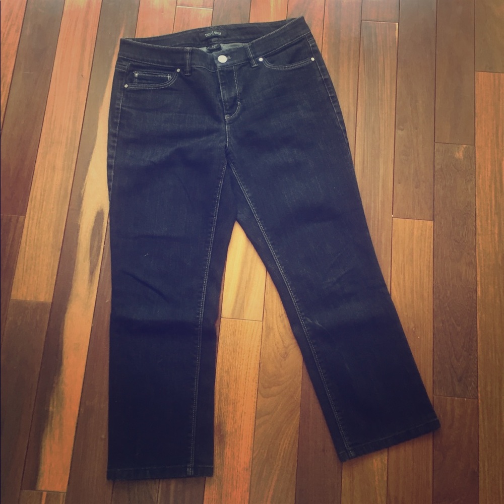 White House Black Market Blanc Crop Leg, Size 6