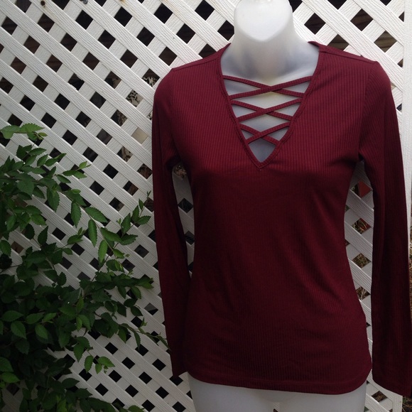 Burgundy lattice straps top - Picture 3 of 3