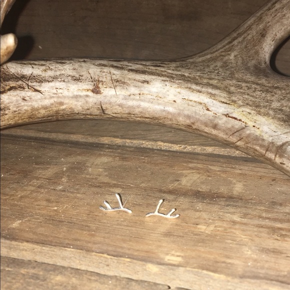 🩶925 Silver Antler Earrings - Picture 2 of 2