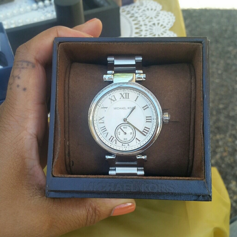 *listed on therealreal**Michael kors large watch