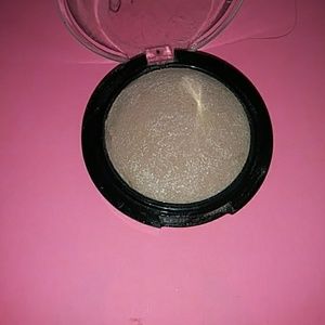 Pinky glow highlighter