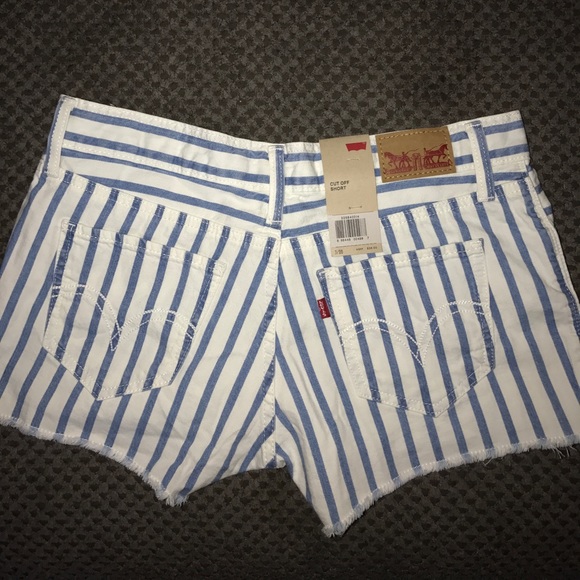Cut off Levi's shorts - Picture 2 of 5