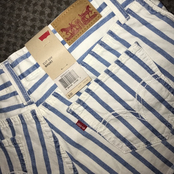 Cut off Levi's shorts - Picture 3 of 5