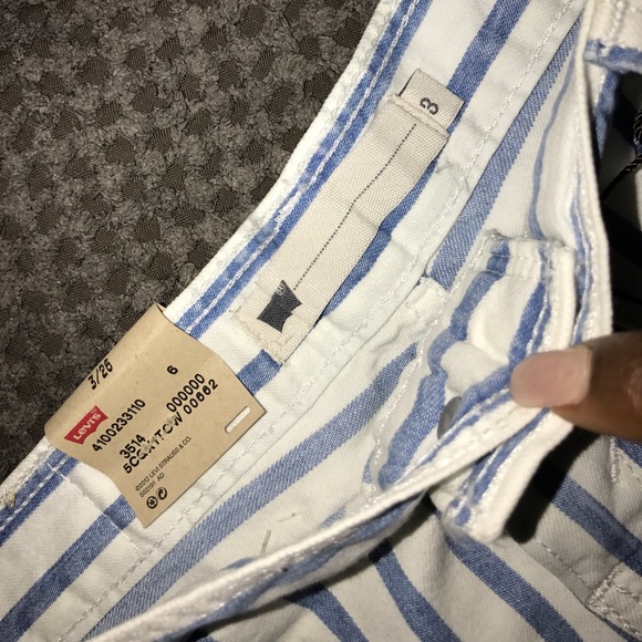 Cut off Levi's shorts - Picture 4 of 5