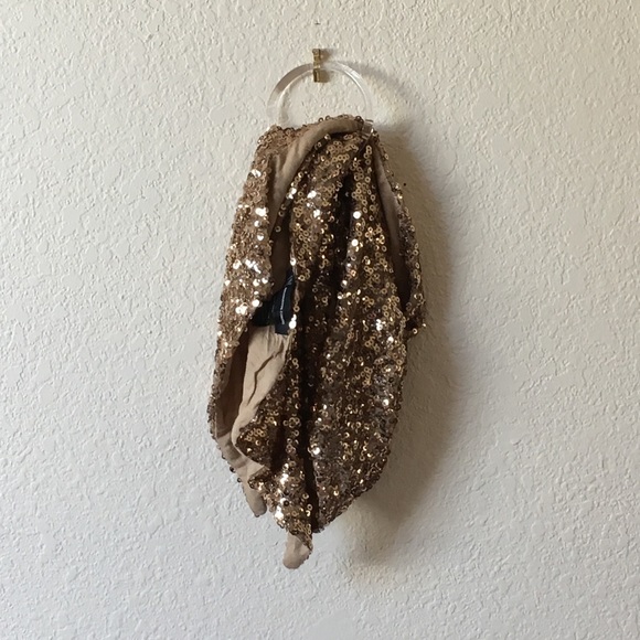 Gold sequin scarf - Picture 2 of 2