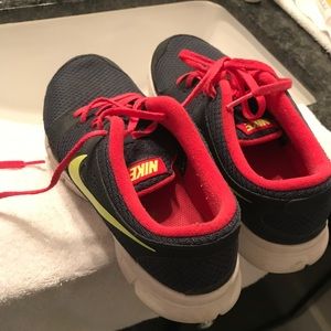 Nike flex ladies 6.5 sneakers