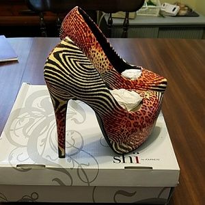 Shï by Journeys Wild Style Red Leopard Heels - NIB