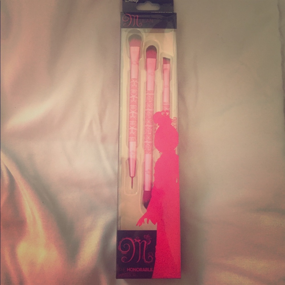 Disney's Mulan Makeup Brush Set