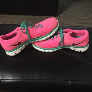 Women's Nike Tennis Shoes