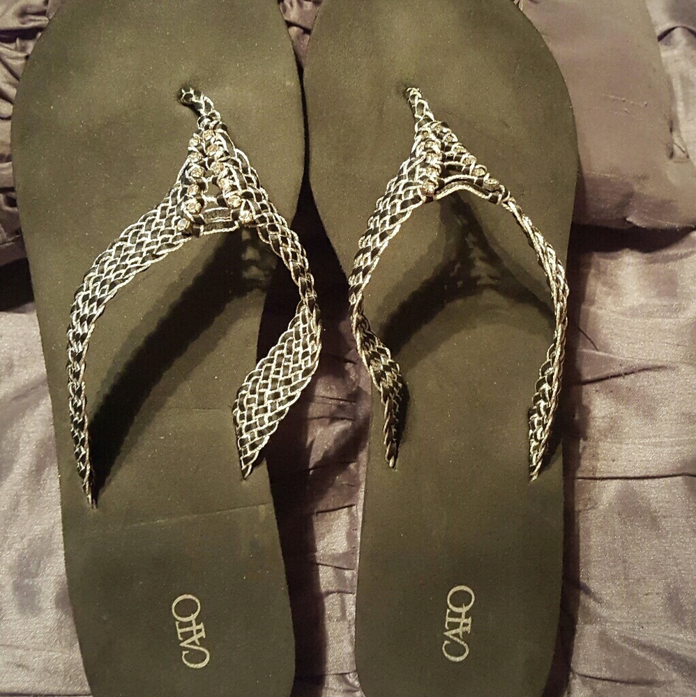 Womens Cato flip flops, slightly used