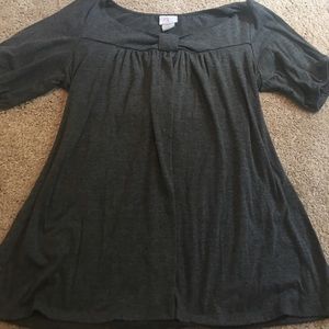 Maternity shirt sleeve top