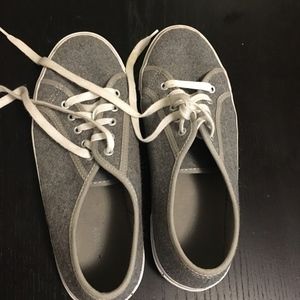 Women's Size 9 Old Navy Grey Flannel sneakers