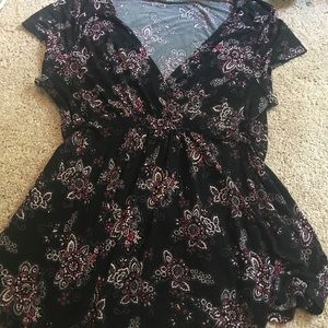 Short sleeve light weight maternity top