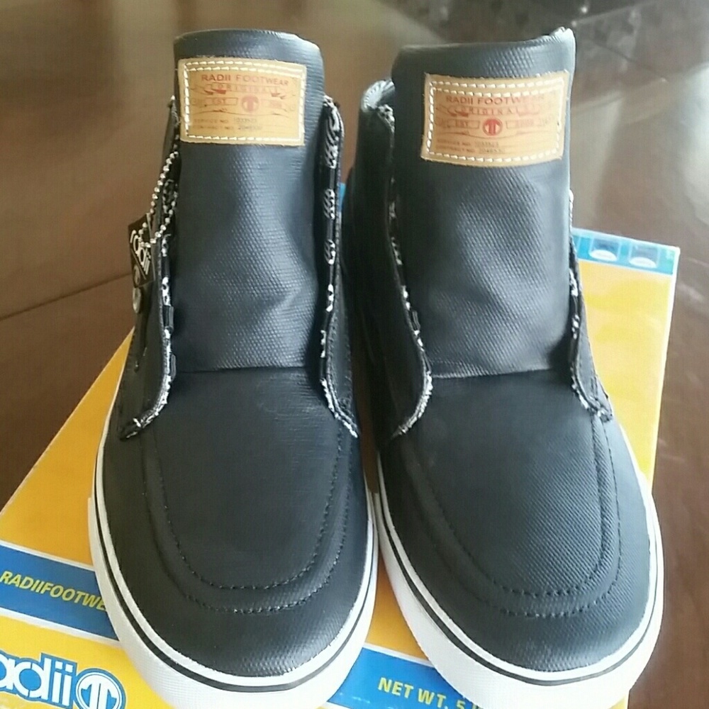 Men's black wax canvas size 9 shoes