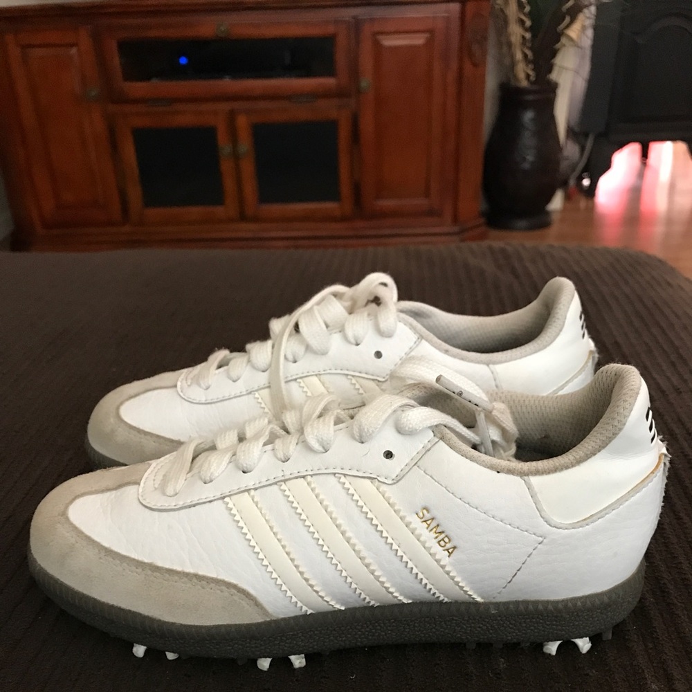 Youth golf shoes