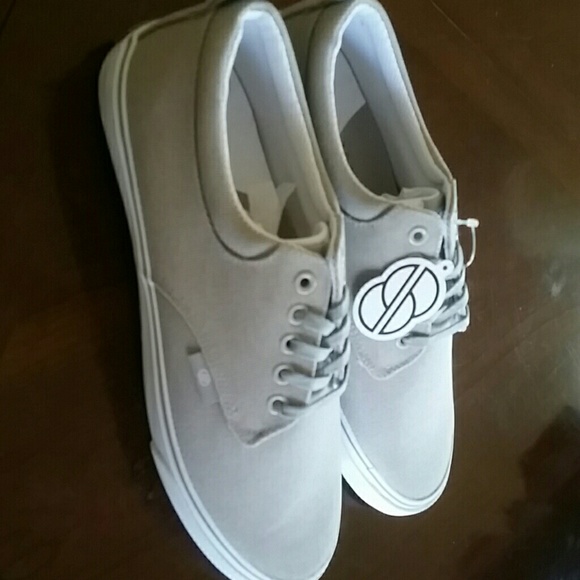 Men\'s canvas grey sneakers size 9