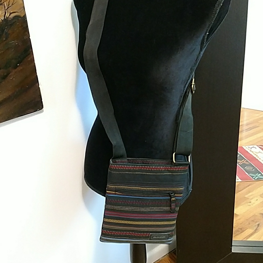 Dakine cross body​ bag like new striped