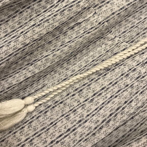 lightweight and flowy top - Picture 3 of 4