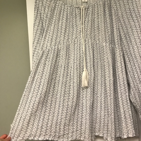 lightweight and flowy top - Picture 4 of 4