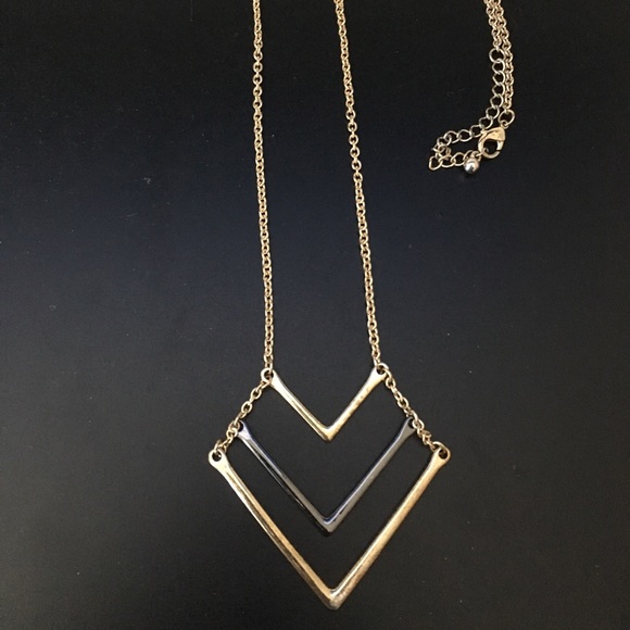 Arrow Necklace - Picture 2 of 2