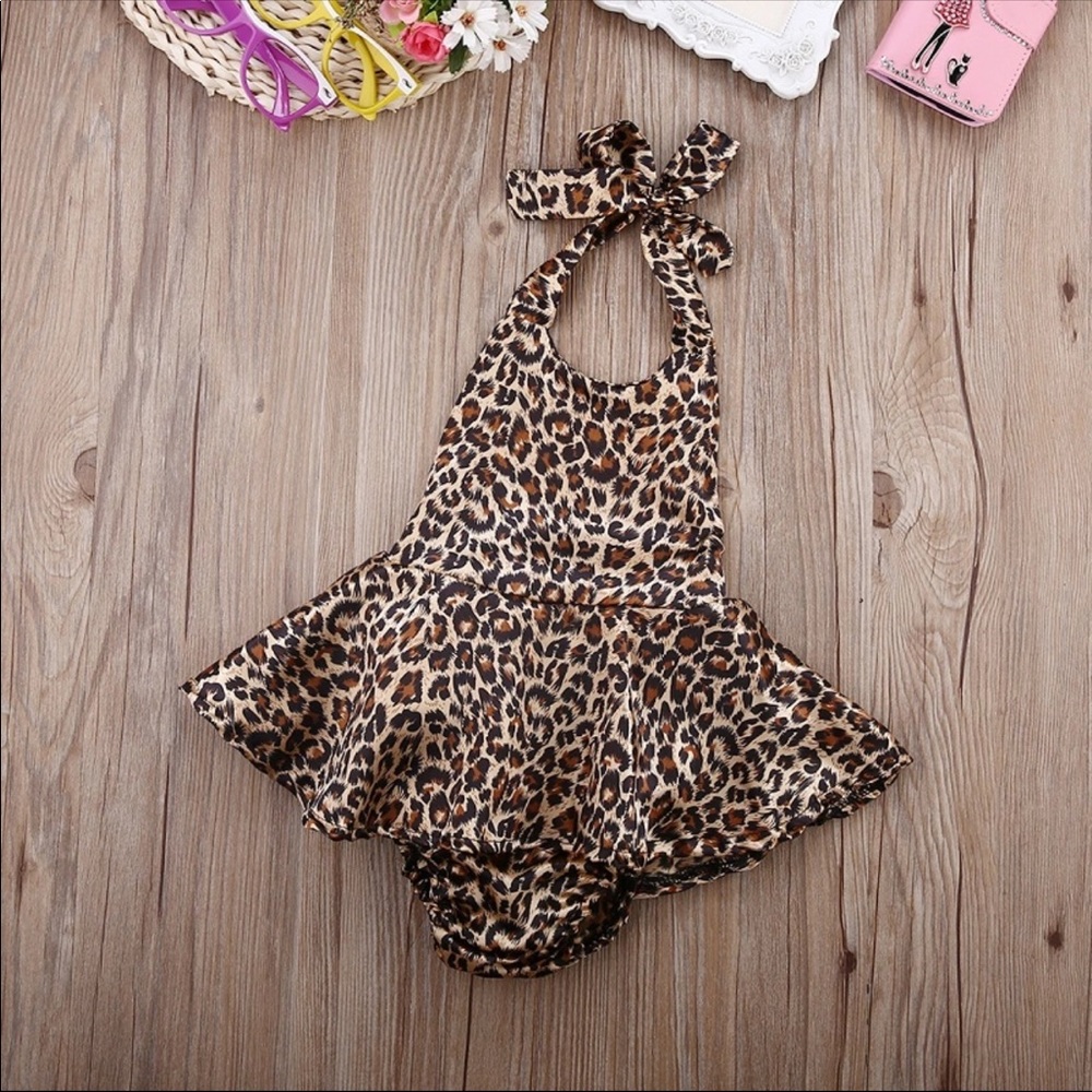 🖤Adorable Romper🖤 - Picture 2 of 5