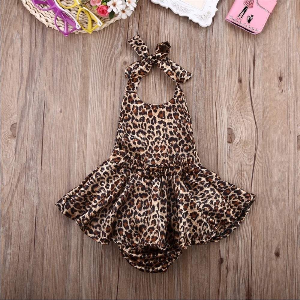 🖤Adorable Romper🖤 - Picture 3 of 5