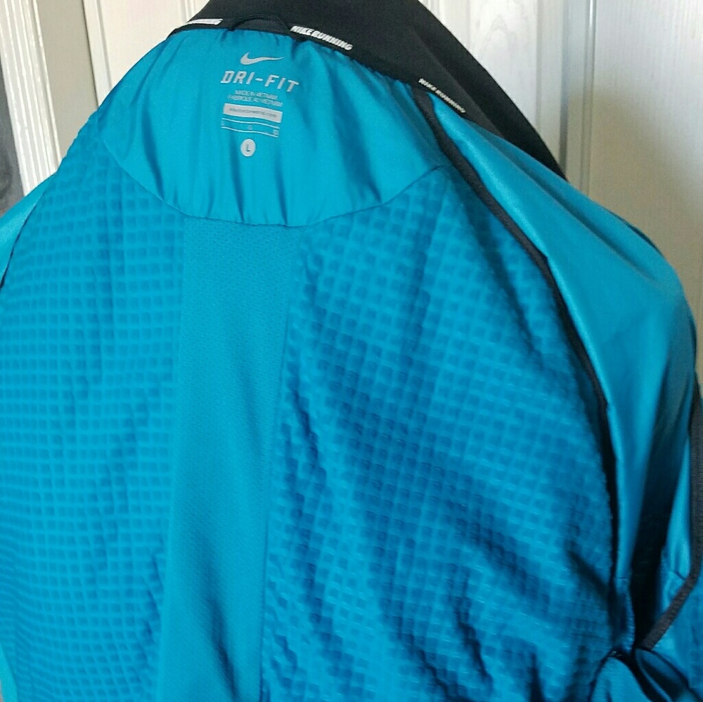 Nike Jacket (LikeNew) - Picture 6 of 7