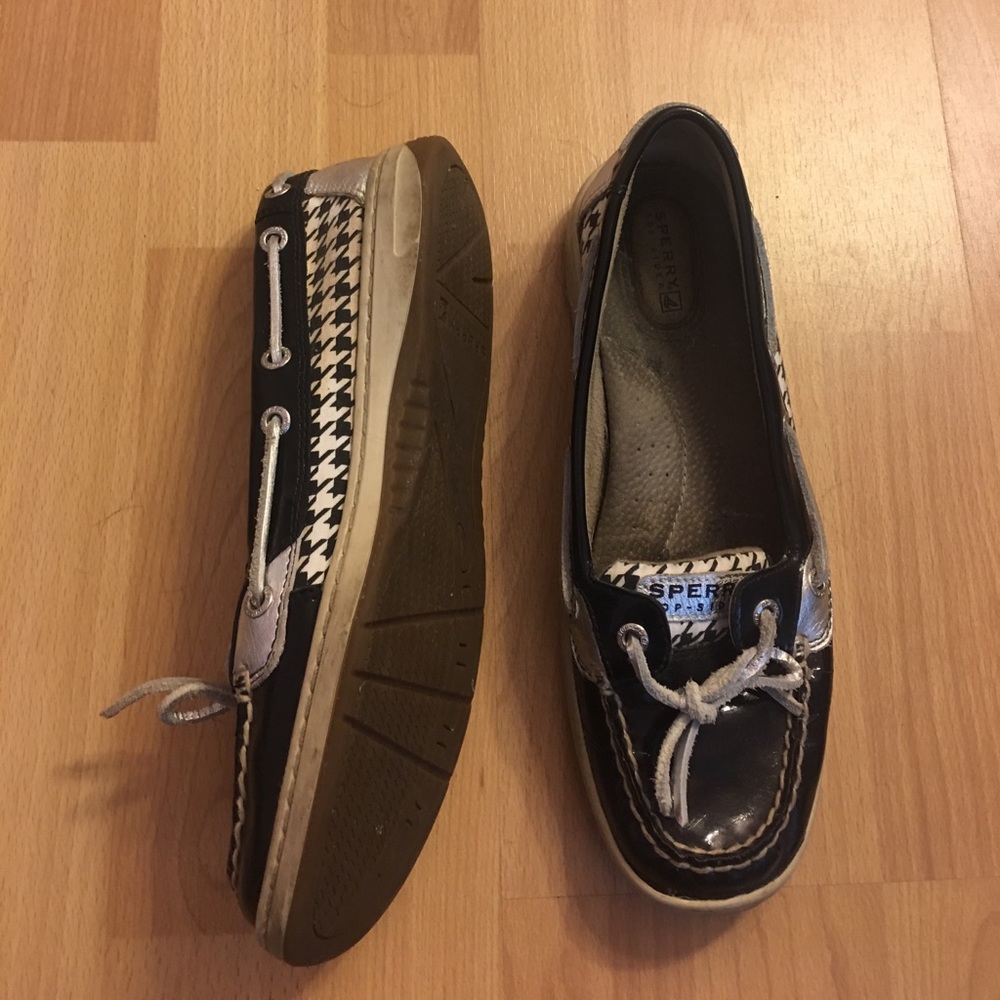 Black and White Sperry's
