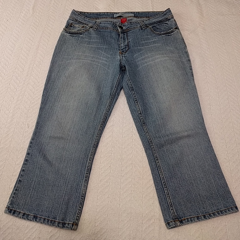 Juniors Capri Jeans