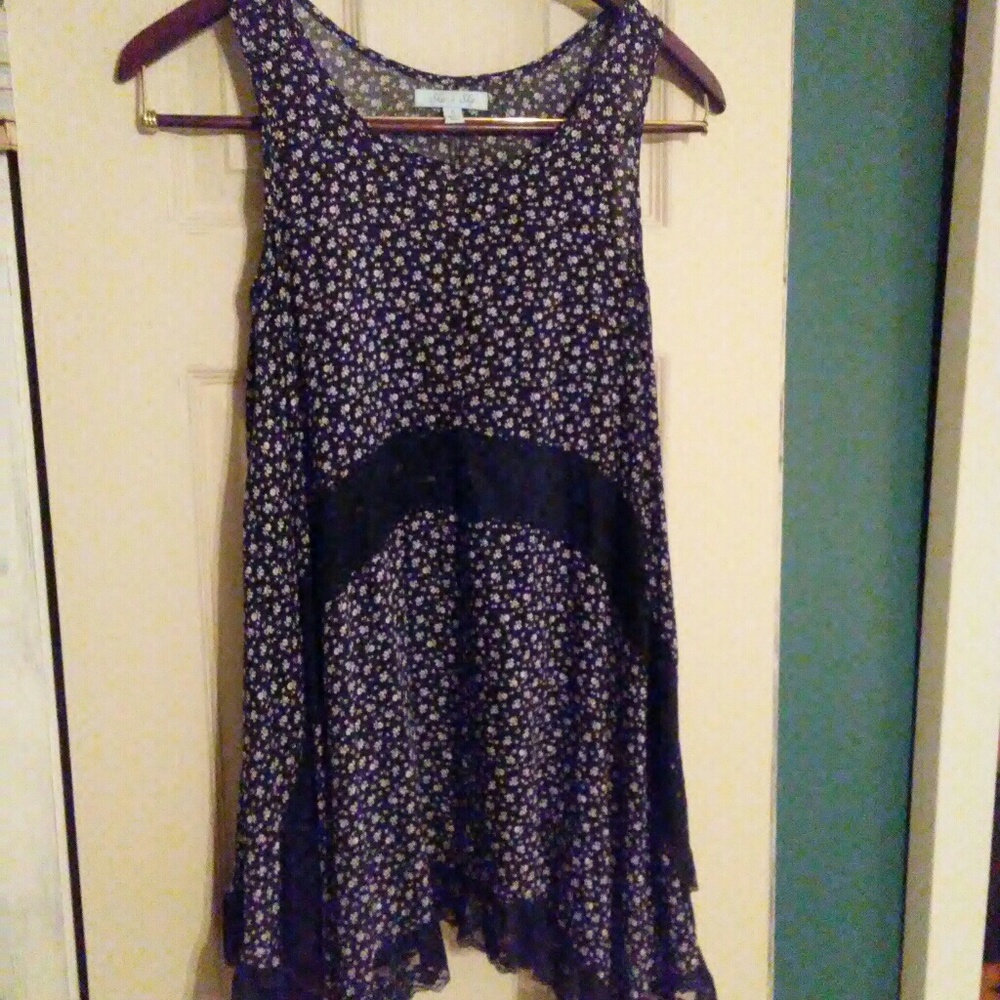 Boutique Tunic // S // M // Lace // Navy Floral