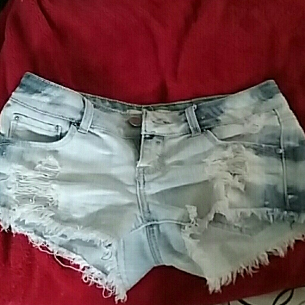 Ripped jean shorty shorts