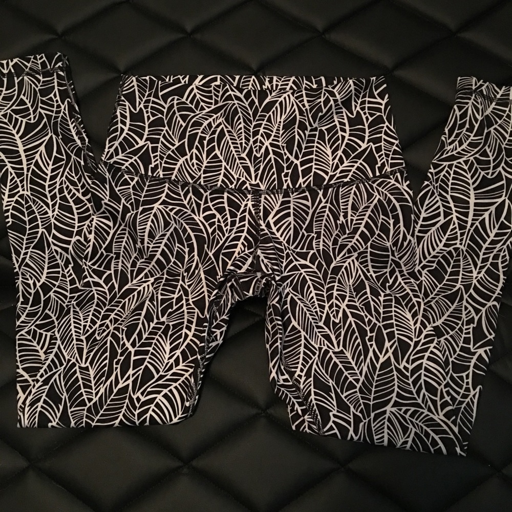 Lululemon High Waisted size 10 Wonder Unders