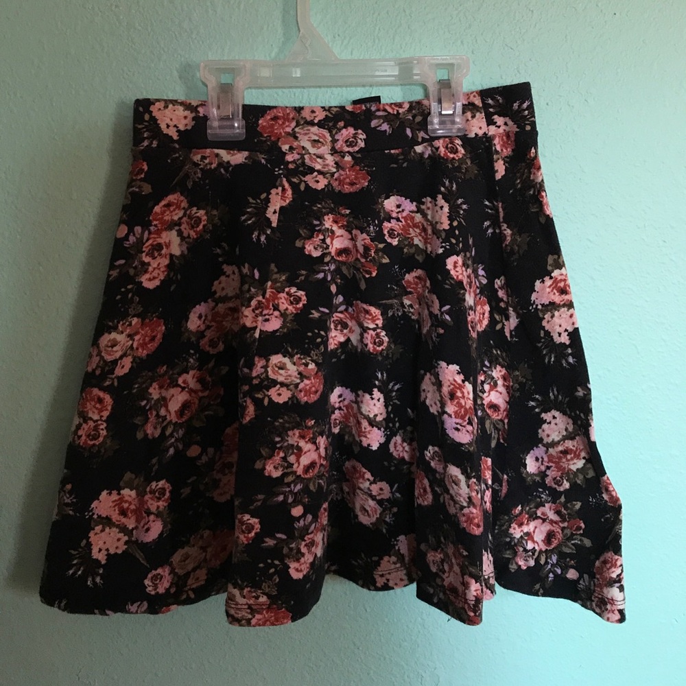 ••SOLD••.      Floral skater skirt