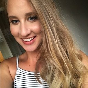 Meet your Posher, Claire