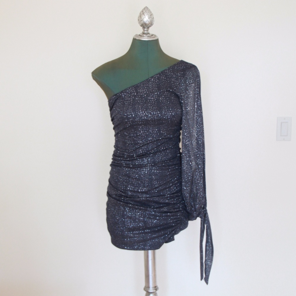 glittery grey single-sleeved dress