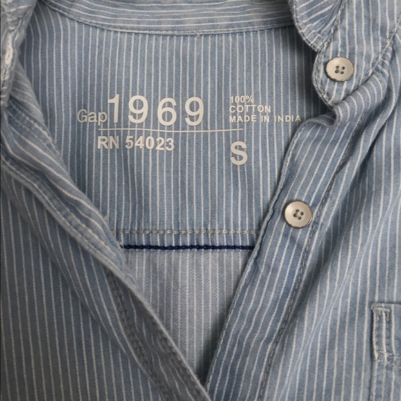 Gap Striped Chambray Shirt - Picture 2 of 3