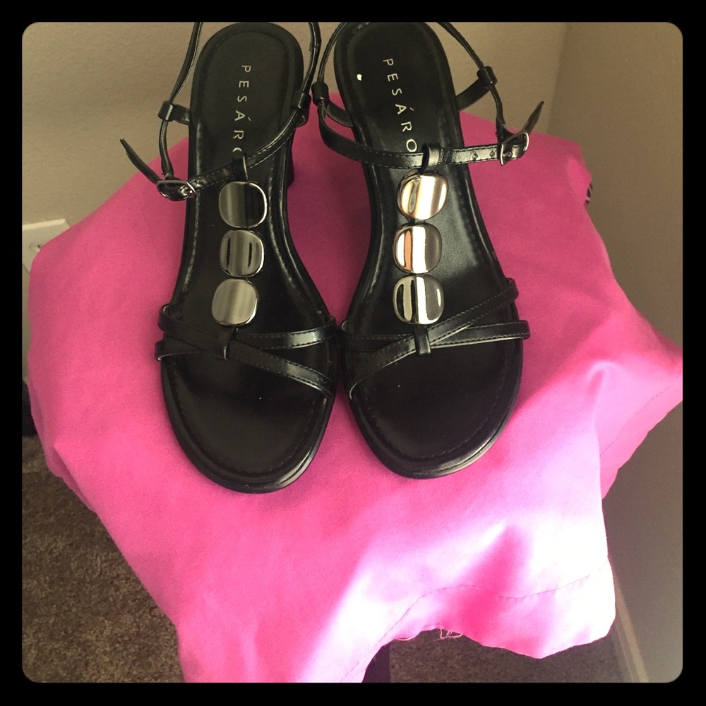 Presáro black wedge sandals