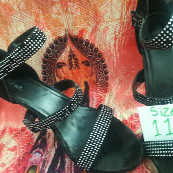 Heels - Picture 2 of 4