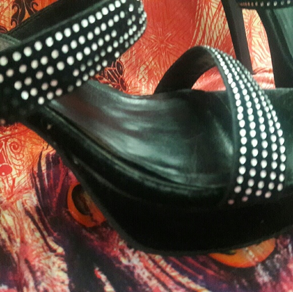Heels - Picture 3 of 4