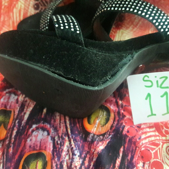 Heels - Picture 4 of 4