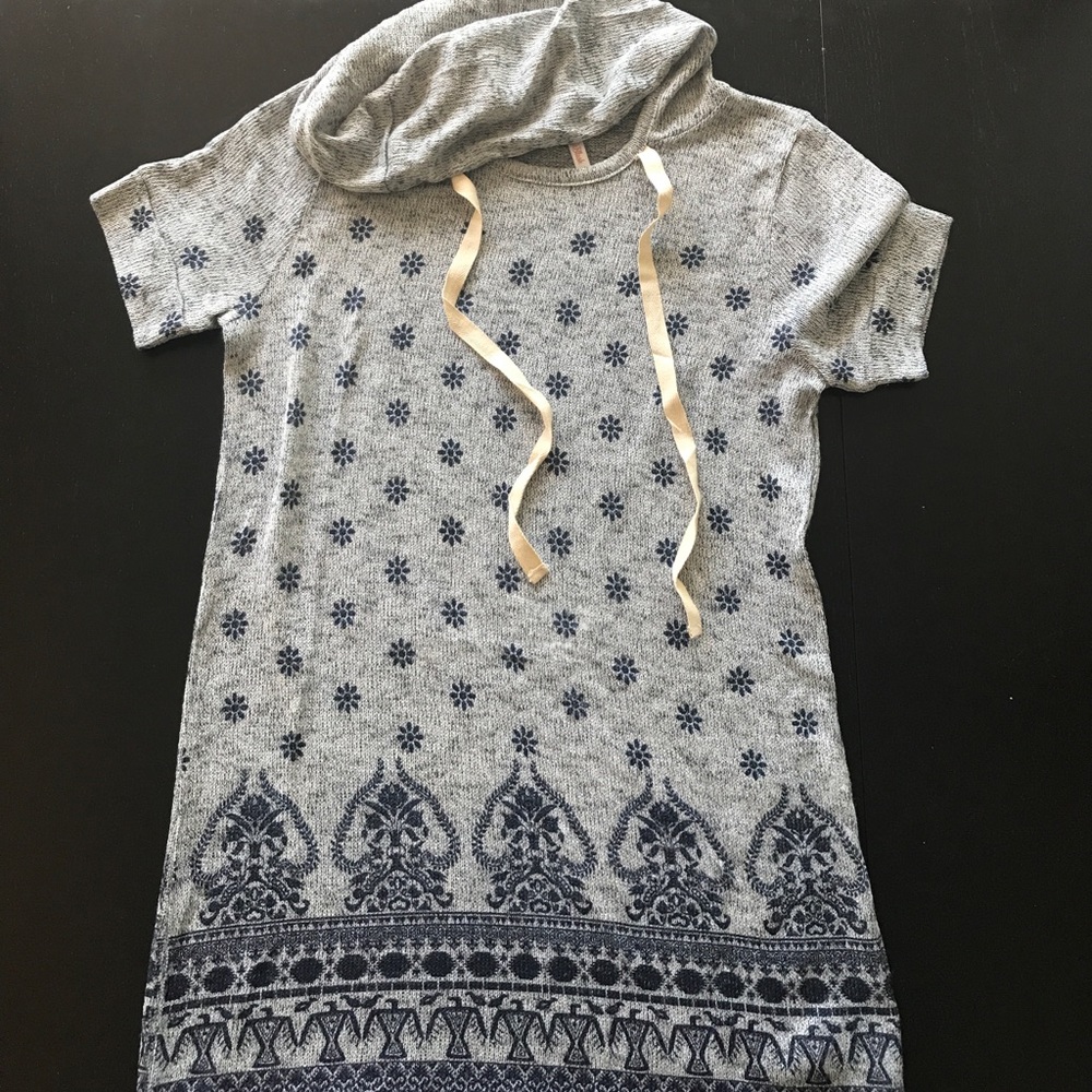 Short sleeve hoodie