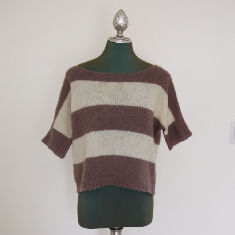 Cropped stripped knitted sweater