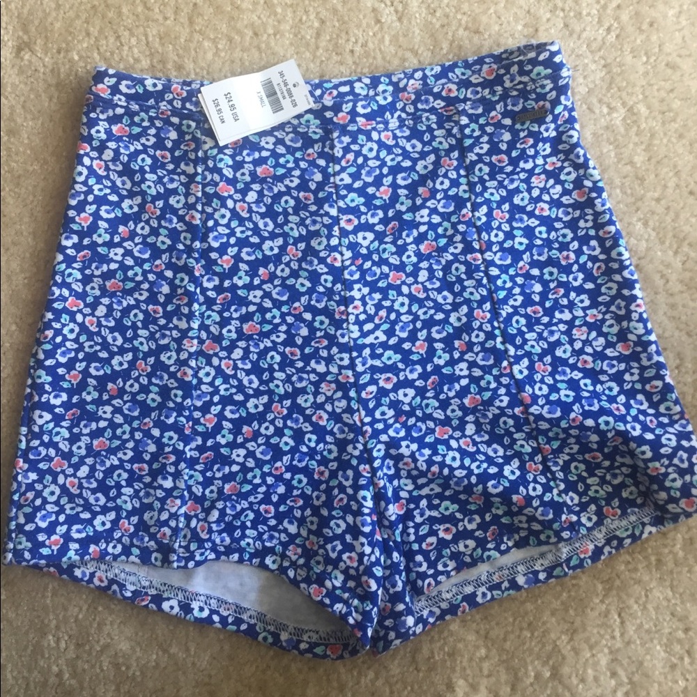 NWT Hollister floral shorts (xs)
